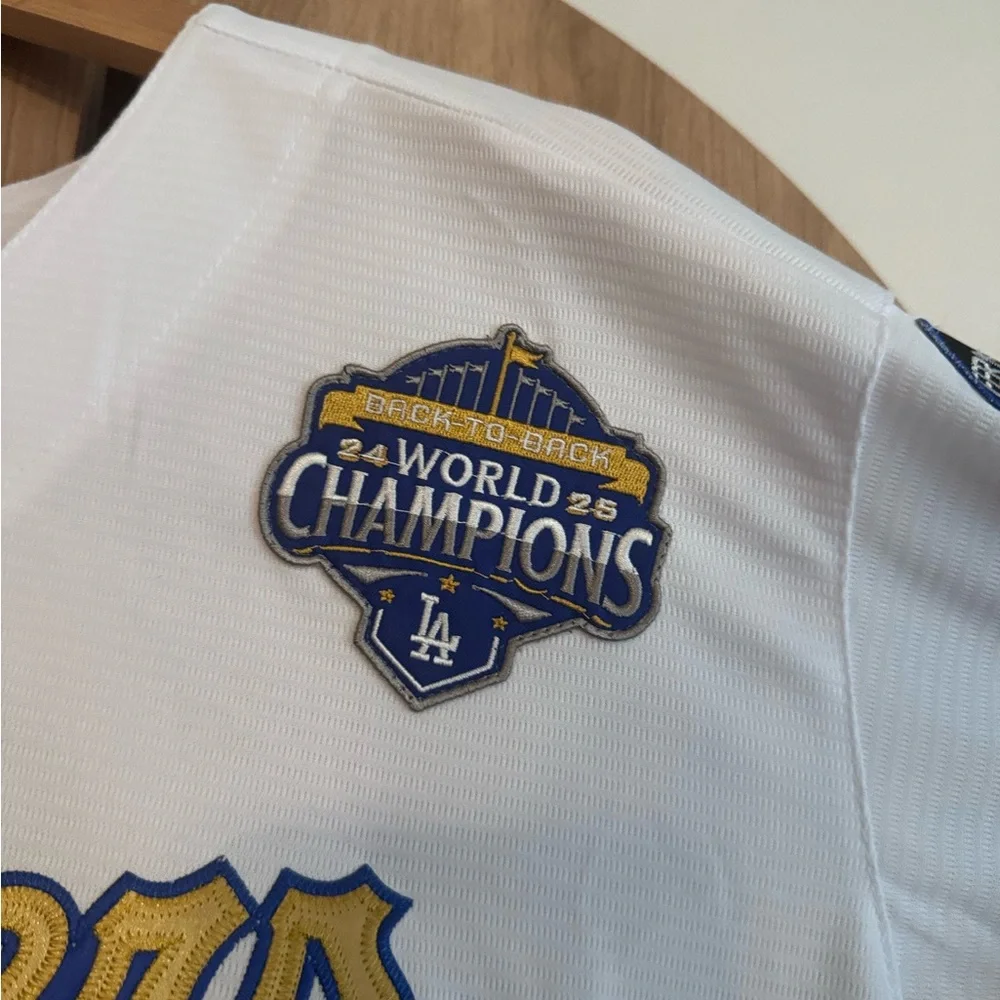 Los Angeles Dodgers Gold Script #18 World Series Champions Jersey- Medium- Nike - Picture 10 of 10